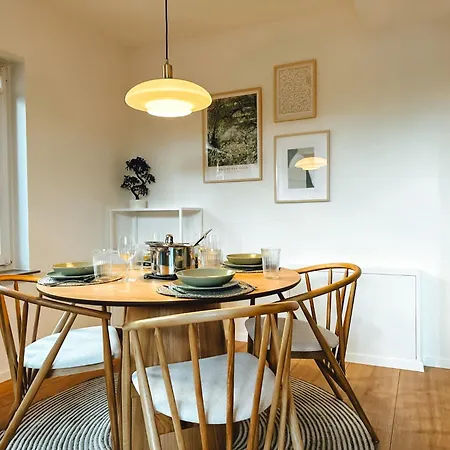 Modernes 5 Min Zur Messe Parkplatz *