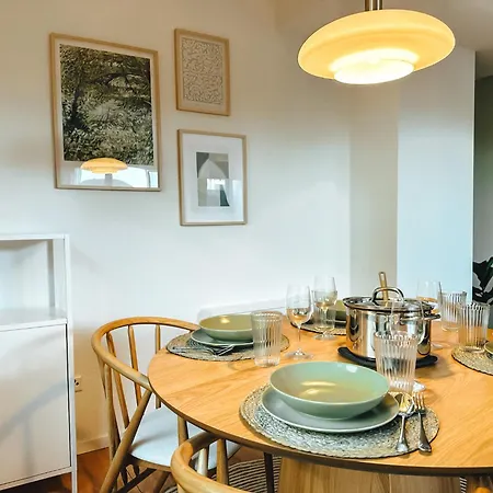 Modernes 5 Min Zur Messe Parkplatz